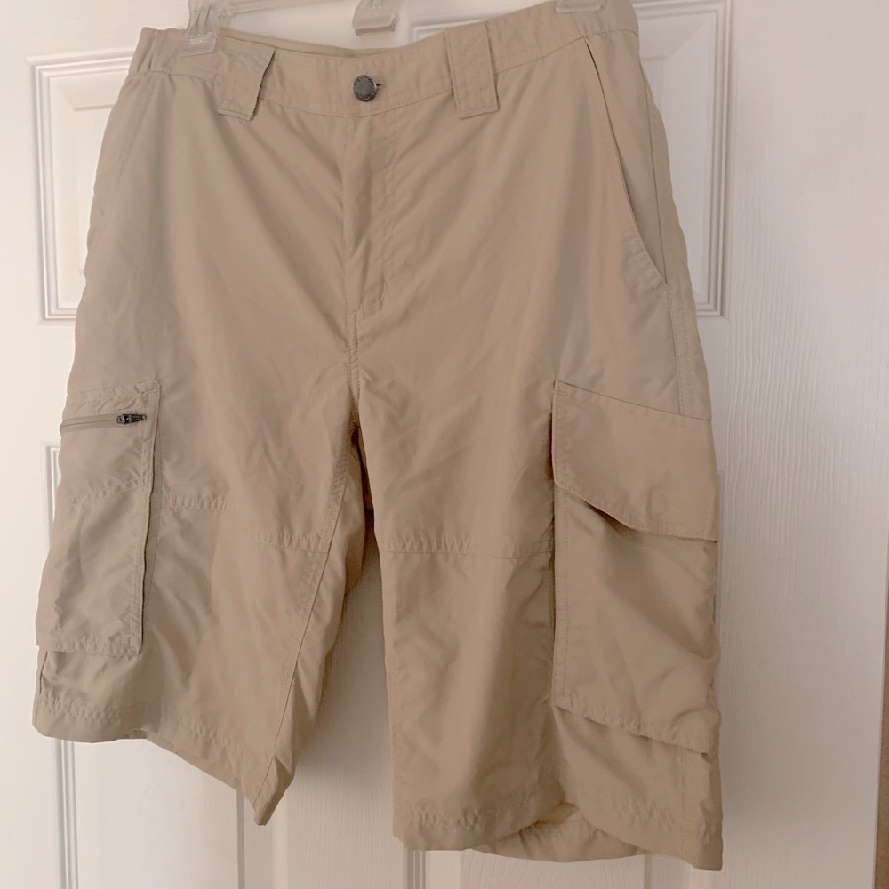 Columbia Ladies Pocket Shorts Khaki Size 30w/12